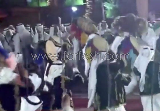 فيديو: الملك سلمان يشارك في رقصة شعبية في المنامة مع ملك البحرين صورة رقم 7