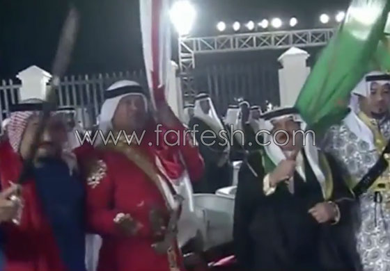 فيديو: الملك سلمان يشارك في رقصة شعبية في المنامة مع ملك البحرين صورة رقم 5