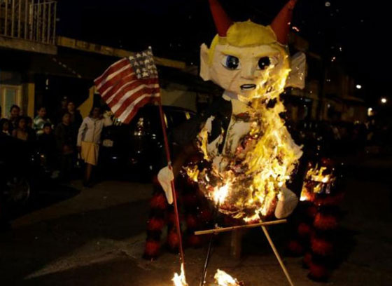 احراق مجسم ترامب في طقوس طرد الشيطان بغواتيمالا صورة رقم 2