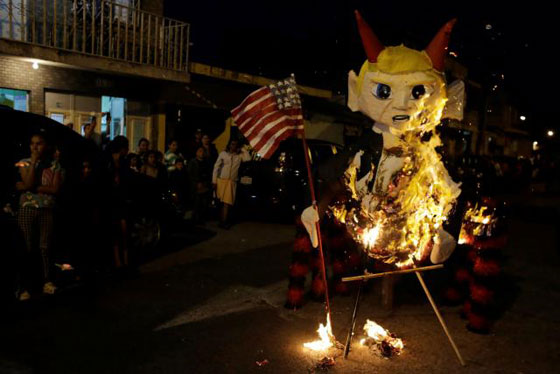 احراق مجسم ترامب في طقوس طرد الشيطان بغواتيمالا صورة رقم 3
