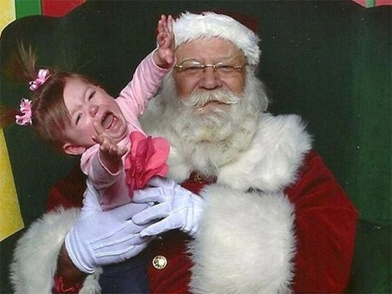 صور طريفة.. لحظات رعب تنتاب الاطفال في اول لقاء مع بابا نويل! صورة رقم 9