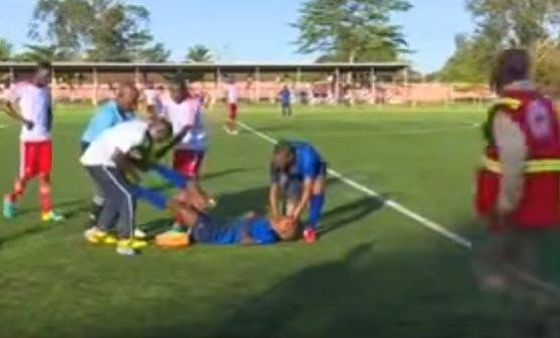 مؤلم جدا.. وفاة لاعب كرة قدم تنزاني بأزمة قلبية على ارض الملعب صورة رقم 7