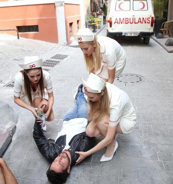 مشهد لممرضات تركيات بلباس قصير جدا يثير موجة غضب صورة رقم 7