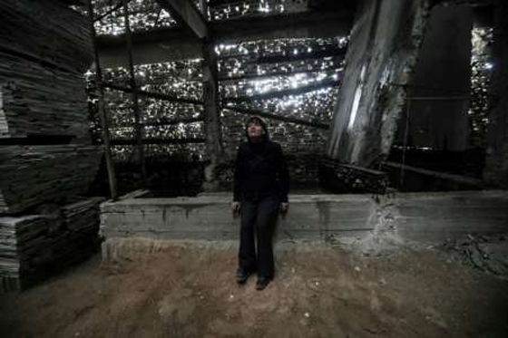  فيديو وصور: فنانة هولندية تحول دمار بيوت غزة إلى تحفة فنية  صورة رقم 7