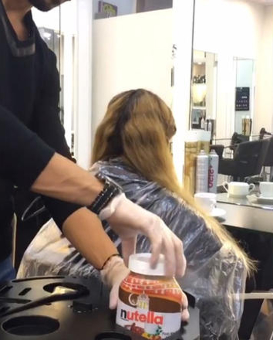 صاحب صالون يصبغ شعر النساء بشوكولاطة النوتيلا والحليب! فيديو صورة رقم 2