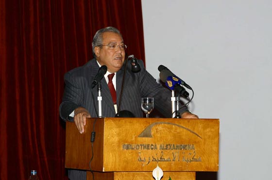  فيديو: وزير مصري أسبق يصاب بجلطة اثناء مقابلة على الهواء مباشرة صورة رقم 2