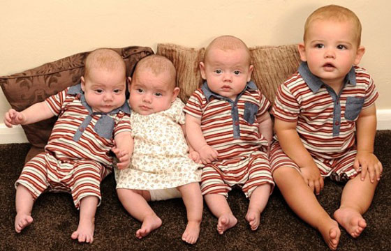 الأم الأسطورة: بريطانية انجبت 4 أطفال خلال 9 أشهر صورة رقم 5