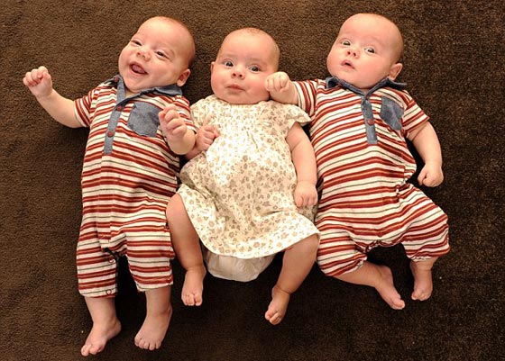 الأم الأسطورة: بريطانية انجبت 4 أطفال خلال 9 أشهر صورة رقم 7