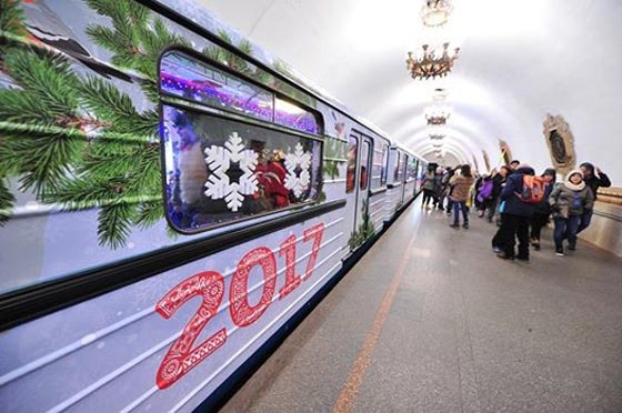 الحافلات والمدن الروسية تزدان بالالوان بانتظار العام الجديد صورة رقم 5