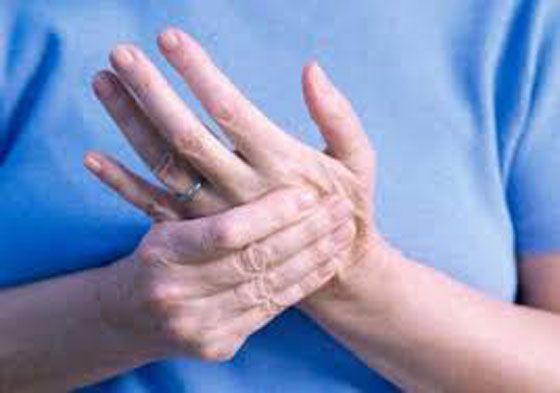 هل تعاني من برودة أصابع اليدين في الشتاء؟ السبب قد يكون خطيرا! صورة رقم 1