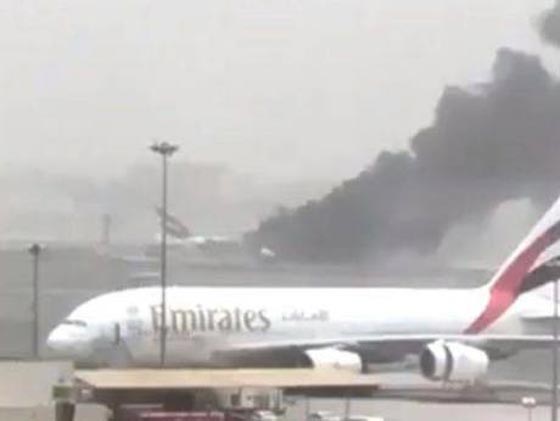فيديو اشتعال النار في طائرة الامارات وهبوطها في دبي سالمة غانمة صورة رقم 1