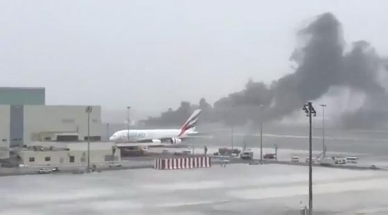 فيديو اشتعال النار في طائرة الامارات وهبوطها في دبي سالمة غانمة صورة رقم 5