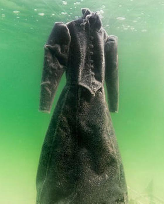 صور عروس الملح ترتدي فستانا كريستاليا من اعماق البحر الميت صورة رقم 4