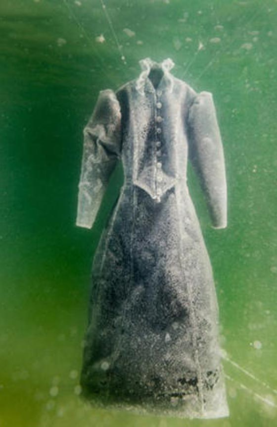 صور عروس الملح ترتدي فستانا كريستاليا من اعماق البحر الميت صورة رقم 6