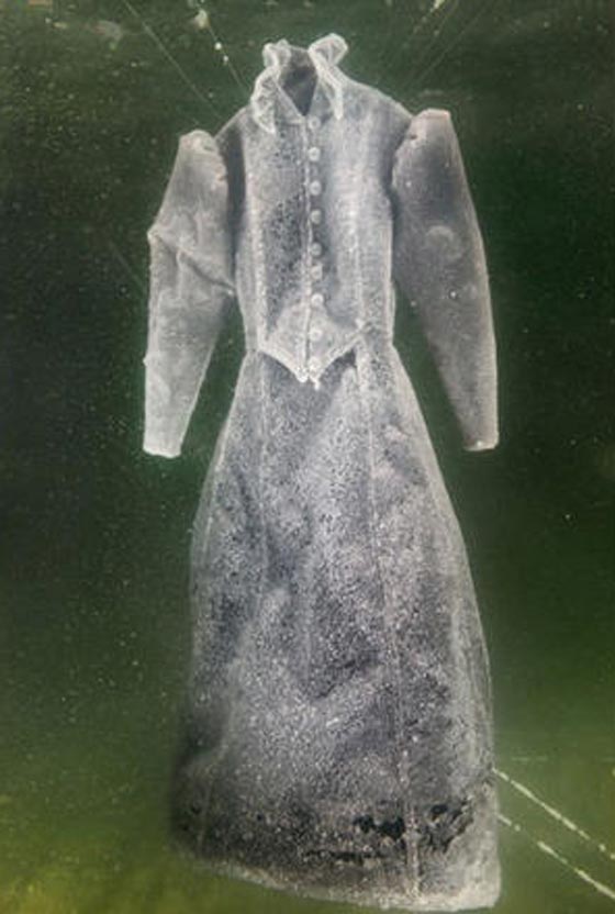 صور عروس الملح ترتدي فستانا كريستاليا من اعماق البحر الميت صورة رقم 7