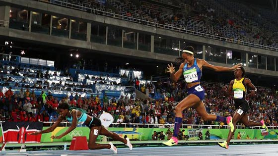 عداءة من الباهاما تطير فوق خط النهاية لتحصد ذهبية اولمبية صورة رقم 2