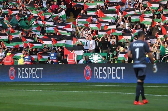 فريق اسكتلندي يرفع العلم الفلسطيني في مباراته مع فريق اسرائيلي صورة رقم 1