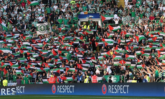فريق اسكتلندي يرفع العلم الفلسطيني في مباراته مع فريق اسرائيلي صورة رقم 3