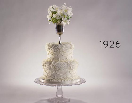 هكذا تطورت كعكة الزفاف خلال الـ100 عام الاخيرة.. فيديو صورة رقم 2