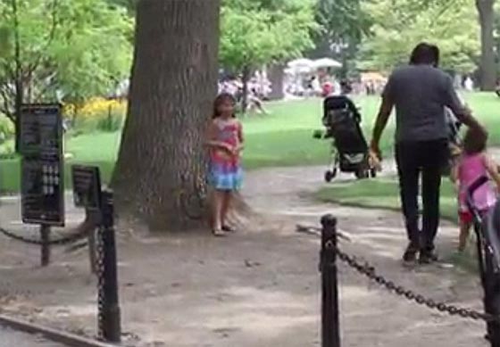طفل يتوه 45 دقيقة في شوارع نيويورك دون ان يلتفت اليه احد!! صورة رقم 4