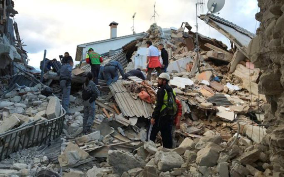 زلزال عنيف يقتل عددا من الايطاليين ويحاصر منهم الكثيرين صورة رقم 3