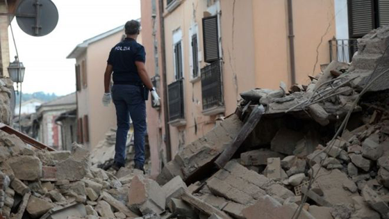 زلزال عنيف يقتل عددا من الايطاليين ويحاصر منهم الكثيرين صورة رقم 7