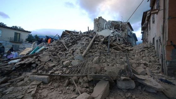 زلزال عنيف يقتل عددا من الايطاليين ويحاصر منهم الكثيرين صورة رقم 11