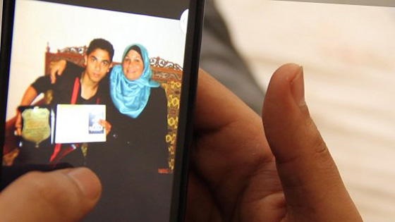 قصة مؤثرة: بالصور، توفت والدته بالسرطان فاحتفل  محمد بتخرجه في المستشفى! صورة رقم 2