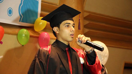 قصة مؤثرة: بالصور، توفت والدته بالسرطان فاحتفل  محمد بتخرجه في المستشفى! صورة رقم 3