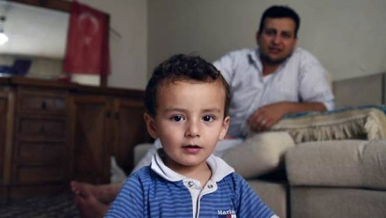 حنان لاجئ تجاه ابنه يحوله من طبيب قلب الى حمال وعامل حياكة!! صورة رقم 2