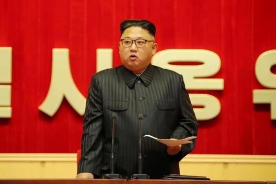 صور زعيم كوريا الشمالية يرقص طربا بعد اطلاق صاروخ بالستي صورة رقم 9