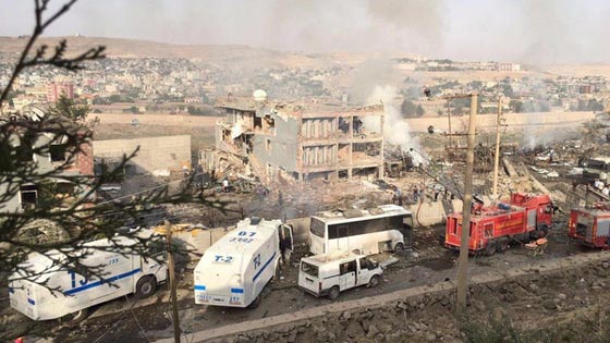 9 قتلى وعشرات الجرحى في تفجير سيارة مفخخة جنوب تركيا صورة رقم 4