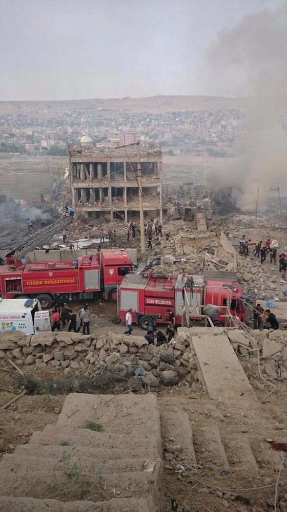 9 قتلى وعشرات الجرحى في تفجير سيارة مفخخة جنوب تركيا صورة رقم 5