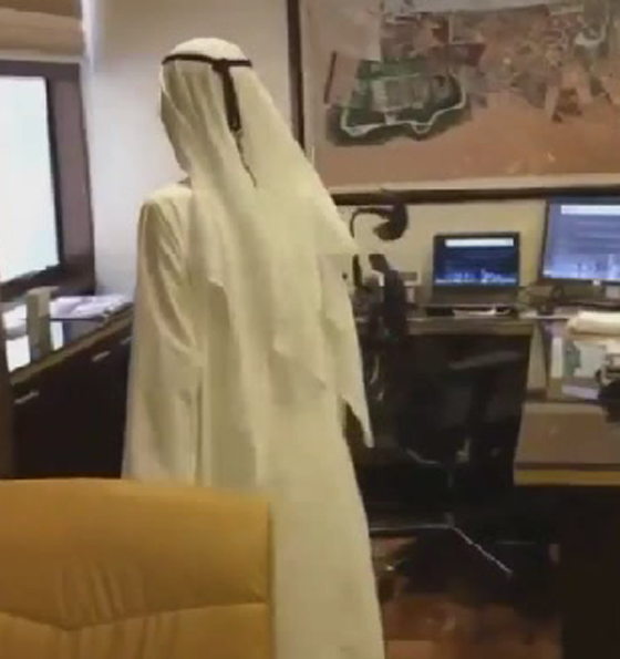 حاكم دبي يتفقد المكاتب الحكومية صباحا فيجدها خالية من كبار الموظفين صورة رقم 5