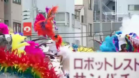 نهر من المحتفلين بمهرجان السامبا يتدفقون الى العاصمة اليابانية صورة رقم 2