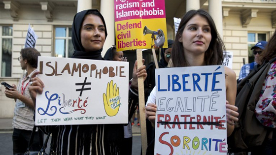 فرنسا: التهمة للبوركيني والشهرة لاسرائيل!! صورة رقم 5