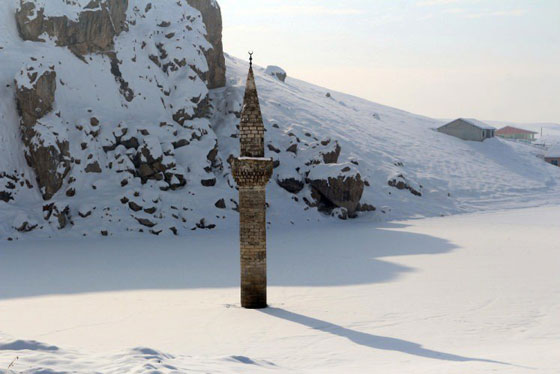 صورة رائعة.. الثلوج تغطي مدينة اغري التركية وتكسو شوارعها صورة رقم 3