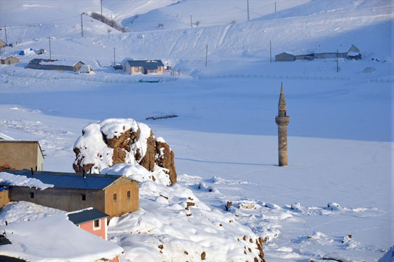 صورة رائعة.. الثلوج تغطي مدينة اغري التركية وتكسو شوارعها صورة رقم 6