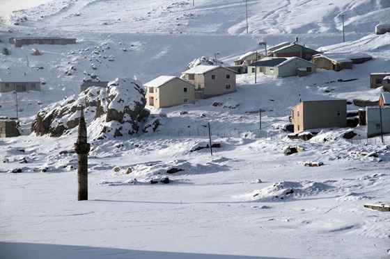 صورة رائعة.. الثلوج تغطي مدينة اغري التركية وتكسو شوارعها صورة رقم 7
