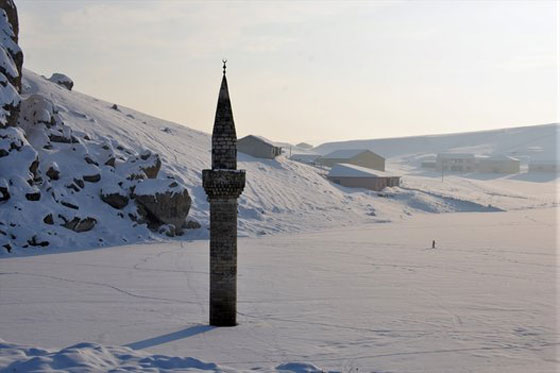 صورة رائعة.. الثلوج تغطي مدينة اغري التركية وتكسو شوارعها صورة رقم 8