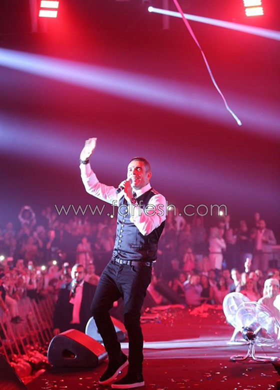 لن تصدق  سعر بدلة النجم المصري عمرو دياب في حفل راس السنة! صورة رقم 2