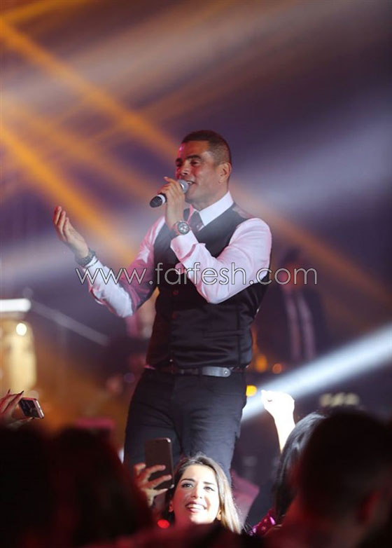 لن تصدق  سعر بدلة النجم المصري عمرو دياب في حفل راس السنة! صورة رقم 5