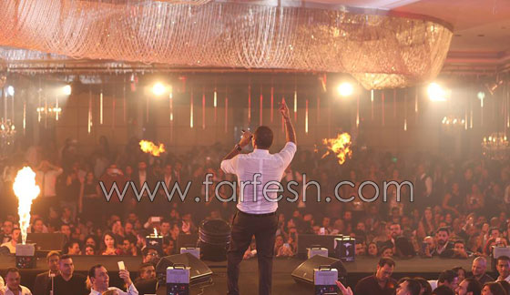 لن تصدق  سعر بدلة النجم المصري عمرو دياب في حفل راس السنة! صورة رقم 12