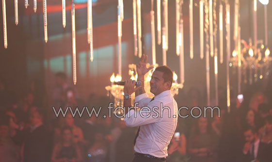 لن تصدق  سعر بدلة النجم المصري عمرو دياب في حفل راس السنة! صورة رقم 13