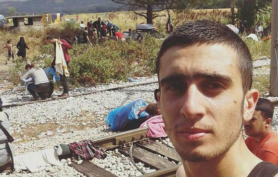  لماذا قرر اللاجئ السوري صاحب صورة السيلفي مع ميركل مقاضاة فيسبوك؟ صورة رقم 4