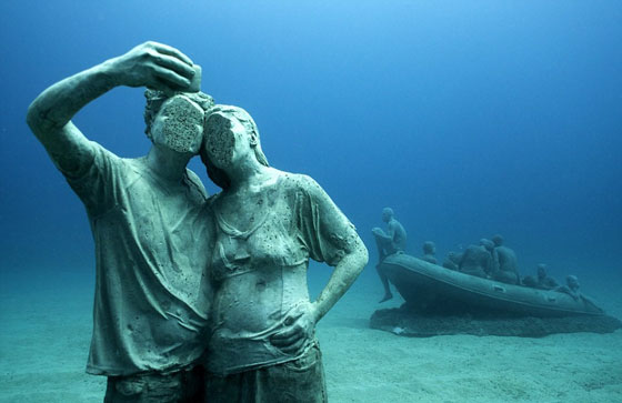 بالفيديو والصور.. افتتاح أول متحف تماثيل تحت الماء في أوروبا صورة رقم 7