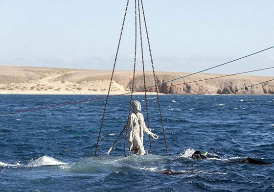 بالفيديو والصور.. افتتاح أول متحف تماثيل تحت الماء في أوروبا صورة رقم 8