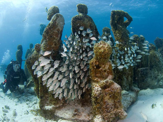 بالفيديو والصور.. افتتاح أول متحف تماثيل تحت الماء في أوروبا صورة رقم 13