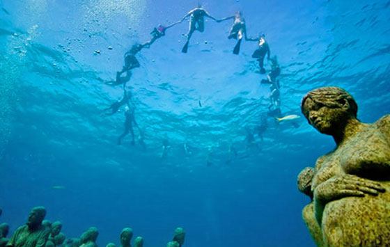 بالفيديو والصور.. افتتاح أول متحف تماثيل تحت الماء في أوروبا صورة رقم 24