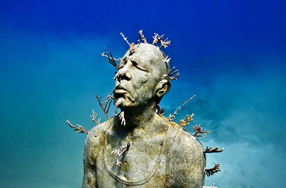 بالفيديو والصور.. افتتاح أول متحف تماثيل تحت الماء في أوروبا صورة رقم 25